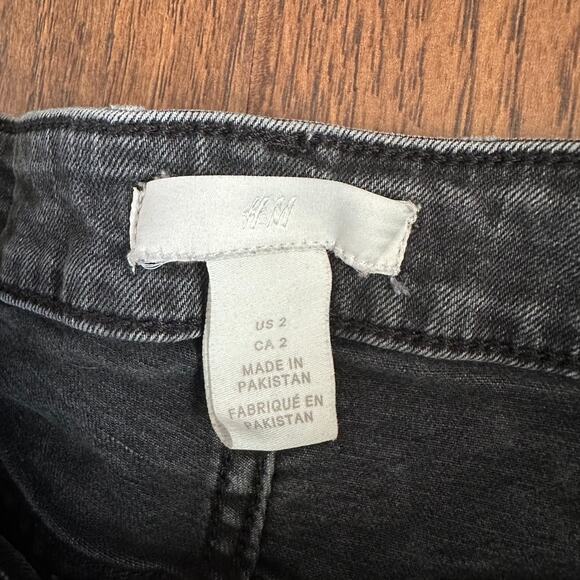 Western Cowgirl Sz 2 Black High Rise Distress Raw Hem Stretchy Jean Shorts H&M - Picture 3 of 4